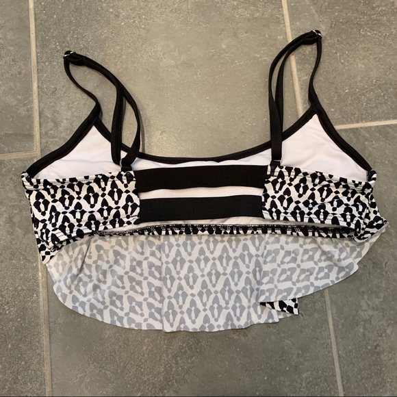 Black and white APT.9 bikini top! - Picture 2 of 2